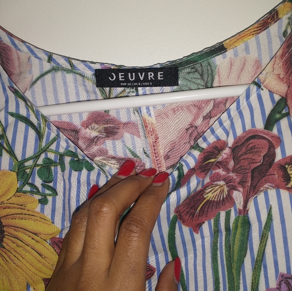 Jeuvre women's blue and white  floral striped crop blouse with open back - Picture 5 of 9